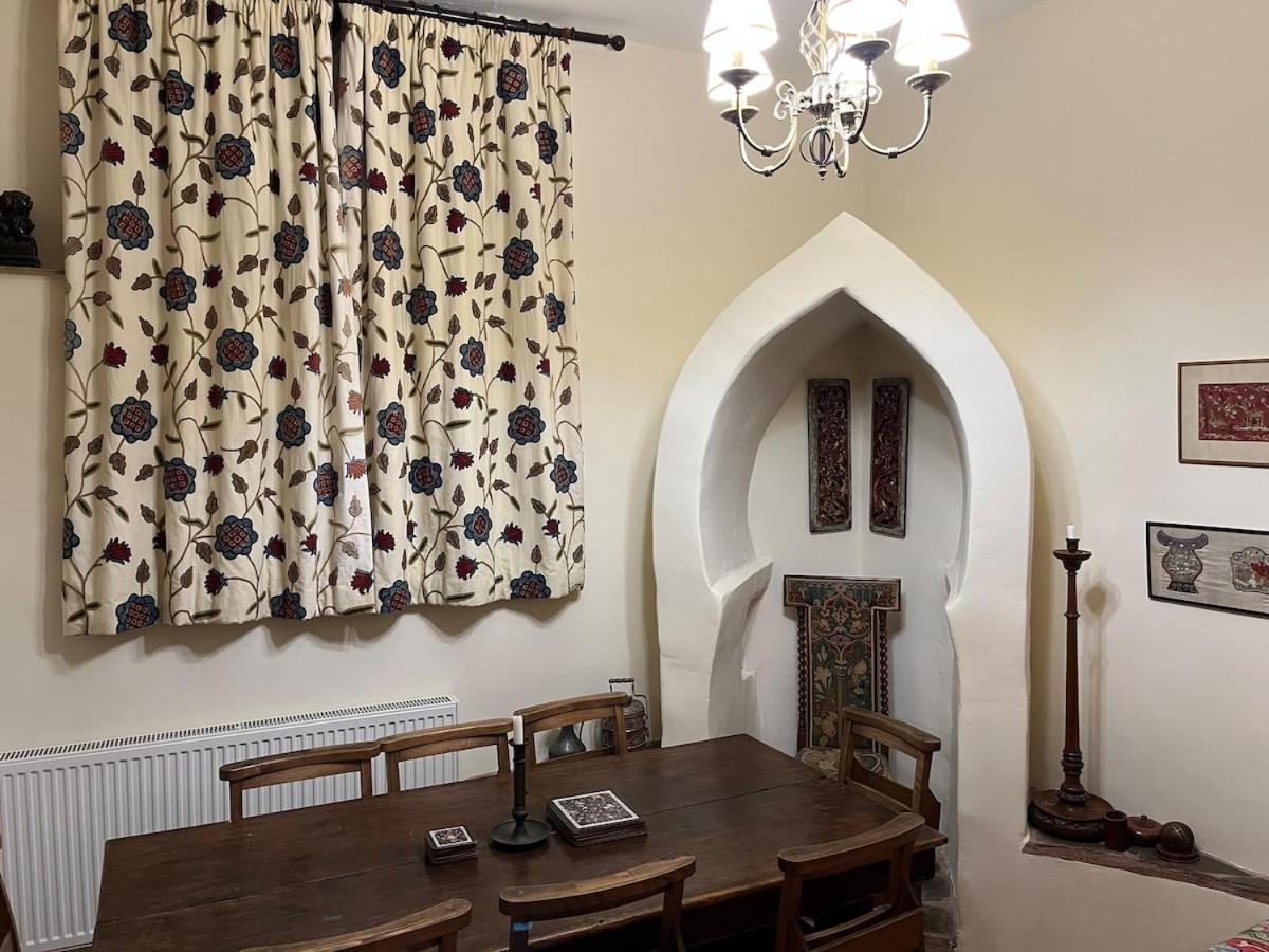 Quirky, Comfortable, Converted Chapel * Winkleigh